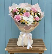 Букет цветов из:  Гвоздики, Орхидеи и Розы в Серышево