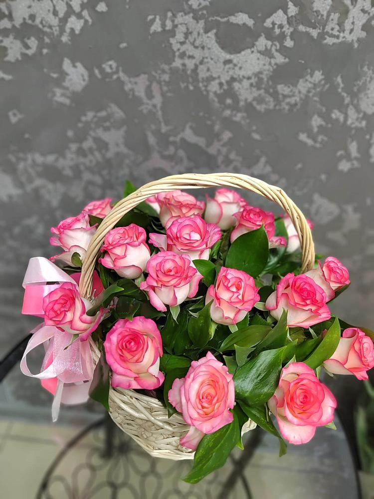 Цветочная композиция из Розы в корзине в Серышево