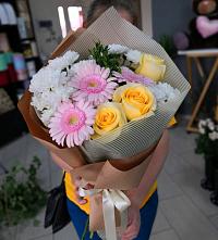 Букет цветов из:  Герберы, Розы и Хризантемы в Серышево