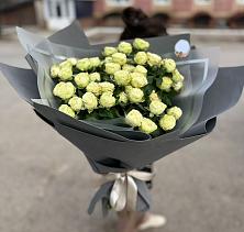 Букет Белые кустовые розы Солинеро в Серышево