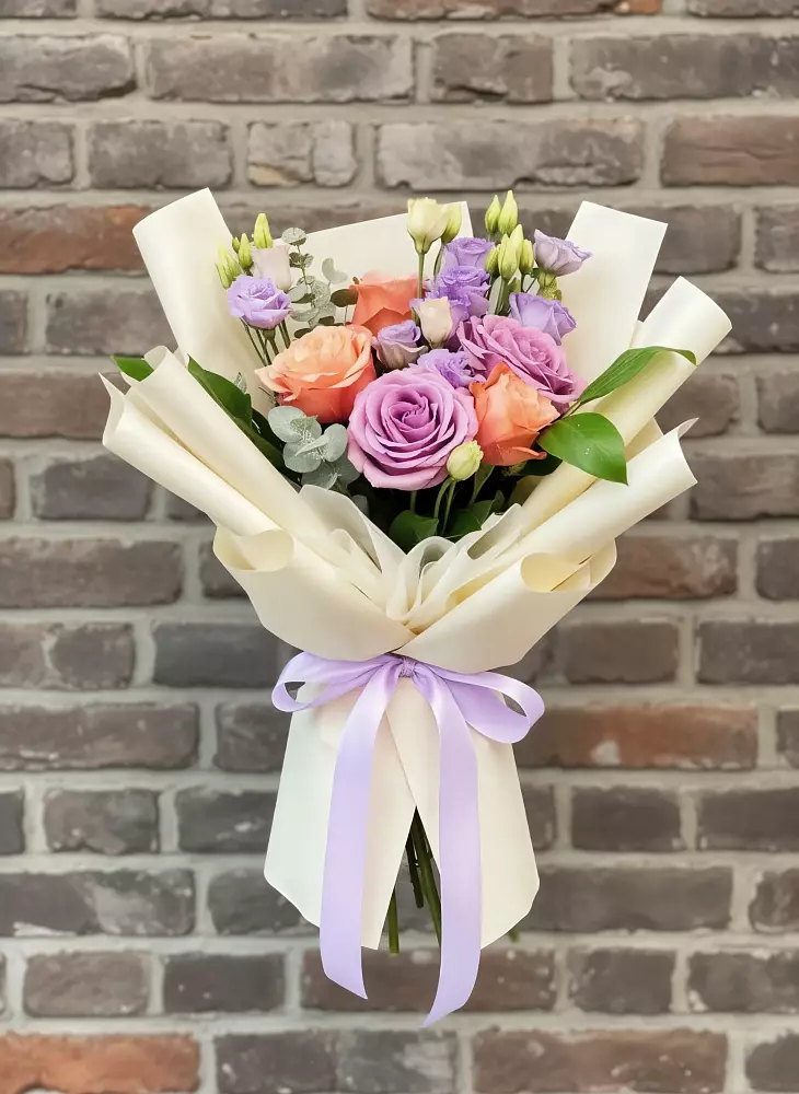 Букет цветов из: Лизиантусы и Розы в Серышево