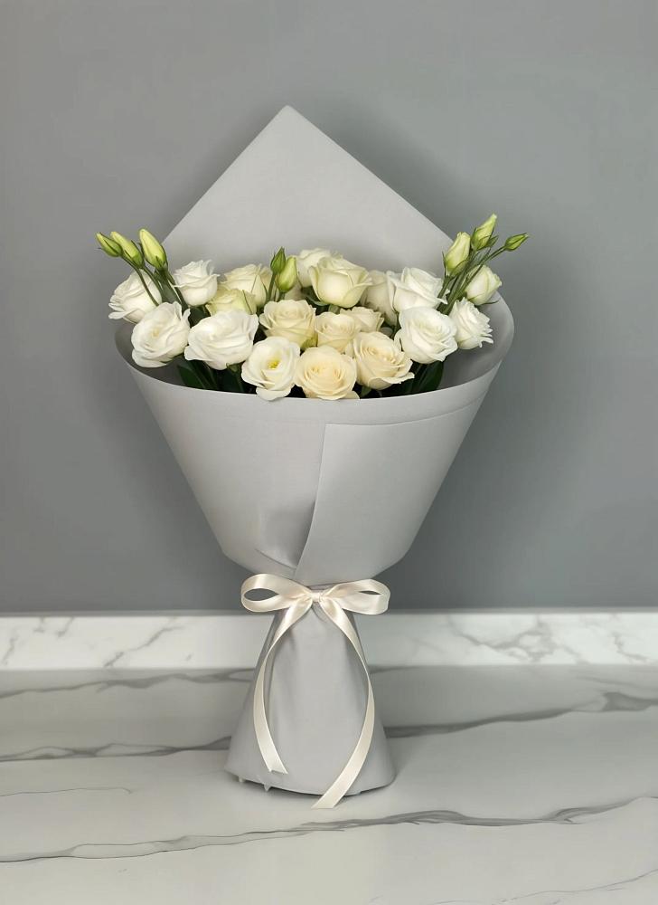 Букет цветов из: Розы и Лизиантусы в Серышево