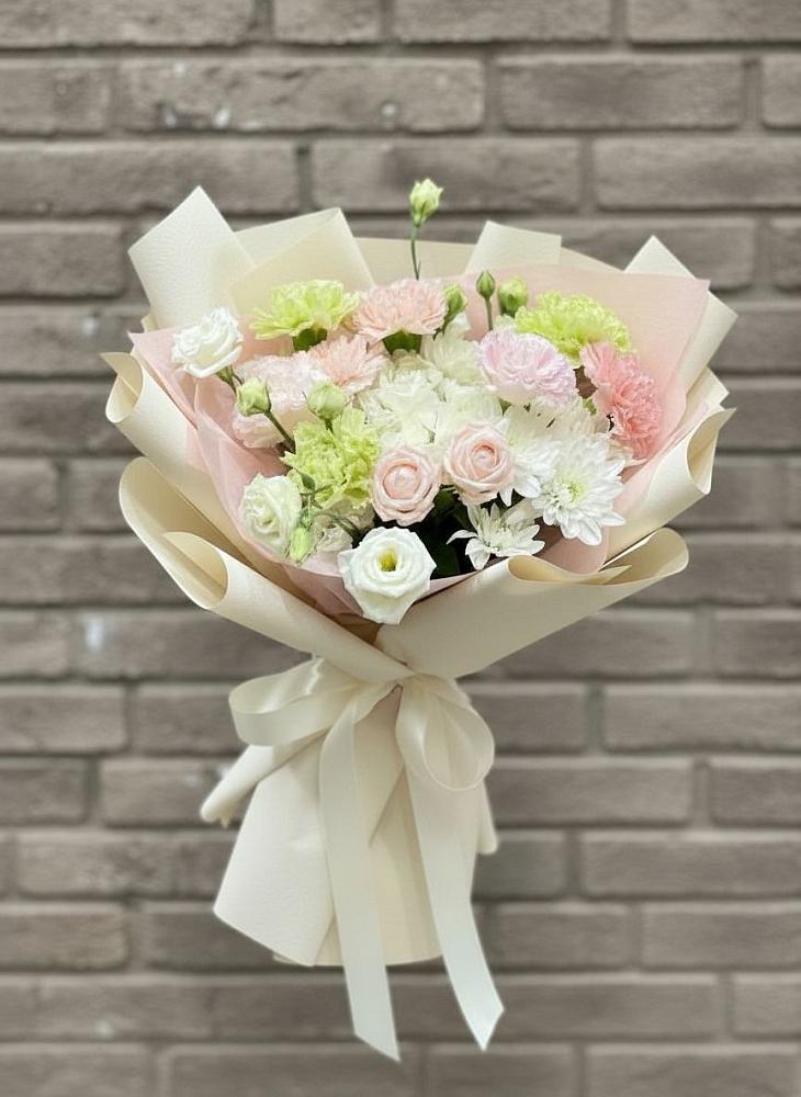 Букет цветов из: Гвоздики, Розы, Лизиантусы и Хризантемы в Серышево